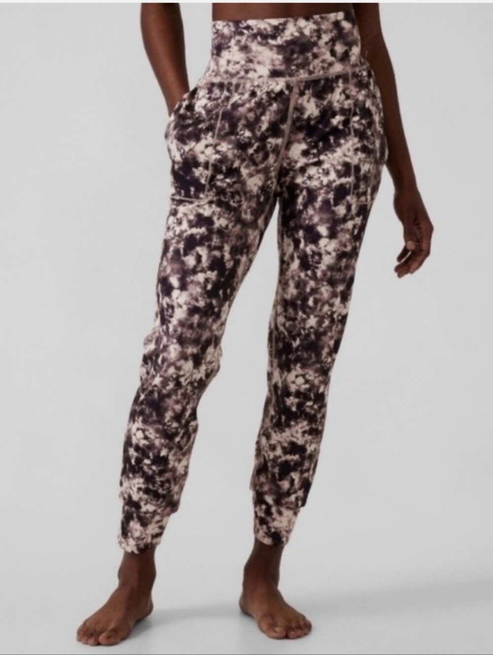 Athleta Salutation Printed Joggers Size Small Tall